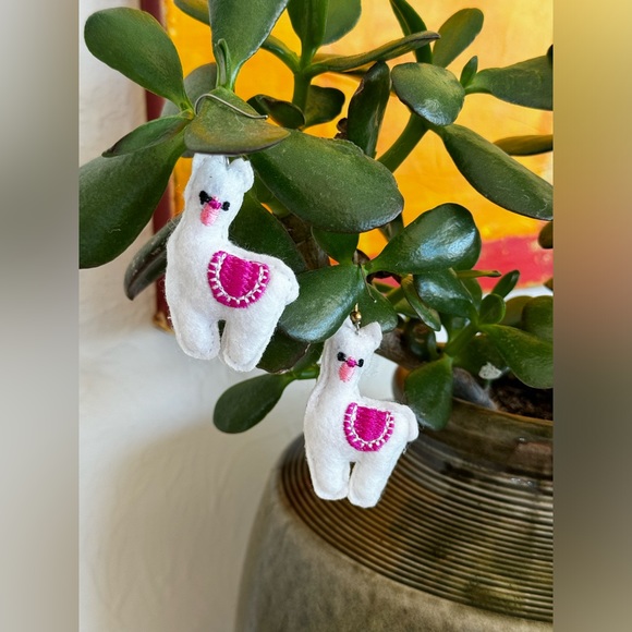 LLAMA EARRINGS - Picture 8 of 10